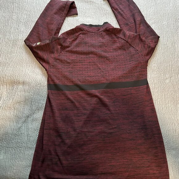 Nike Golf Wine Colored 1/4 Zip Pullover from Coeur d'Alene Golf Course - Picture 4 of 4